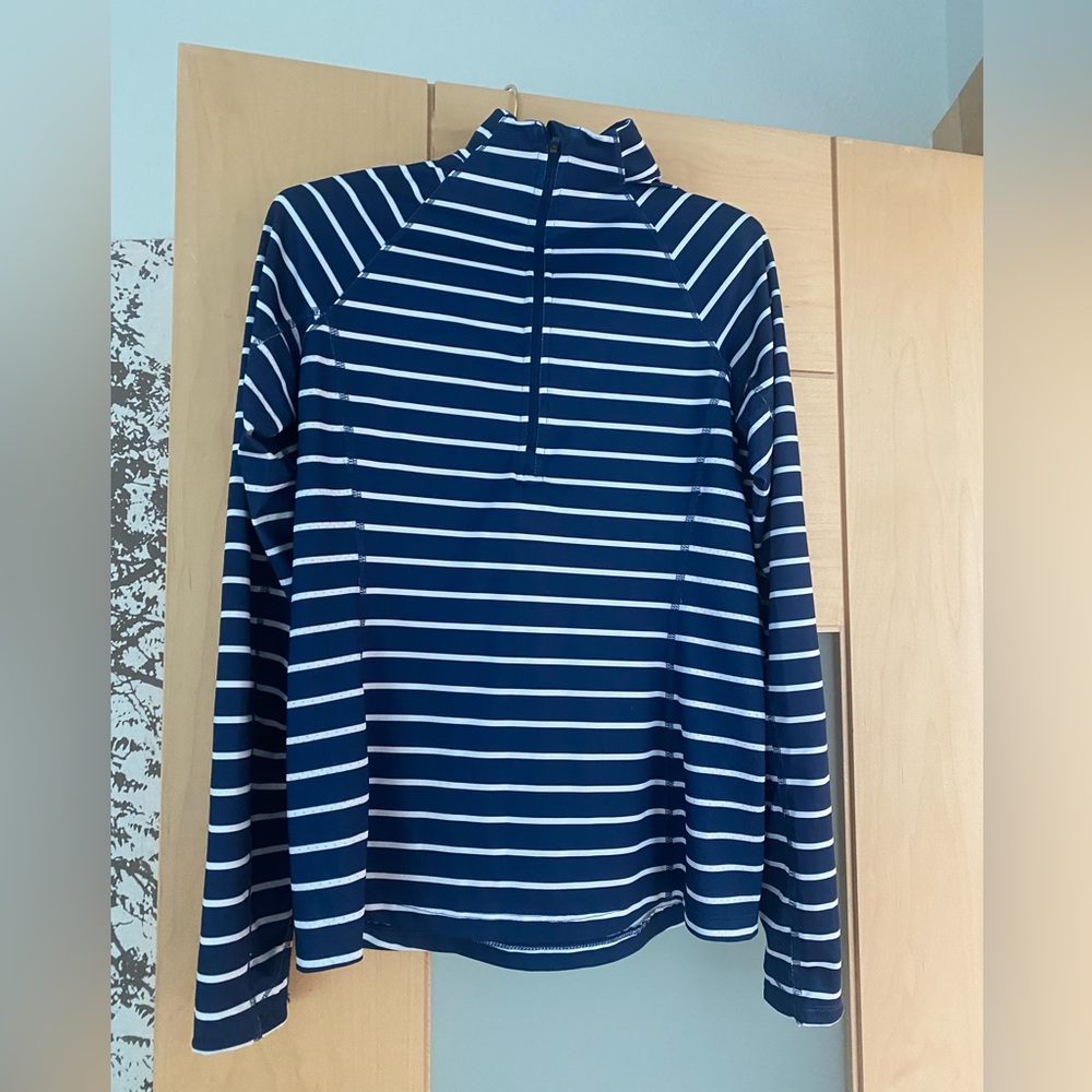 Vineyard Vines performance top xs